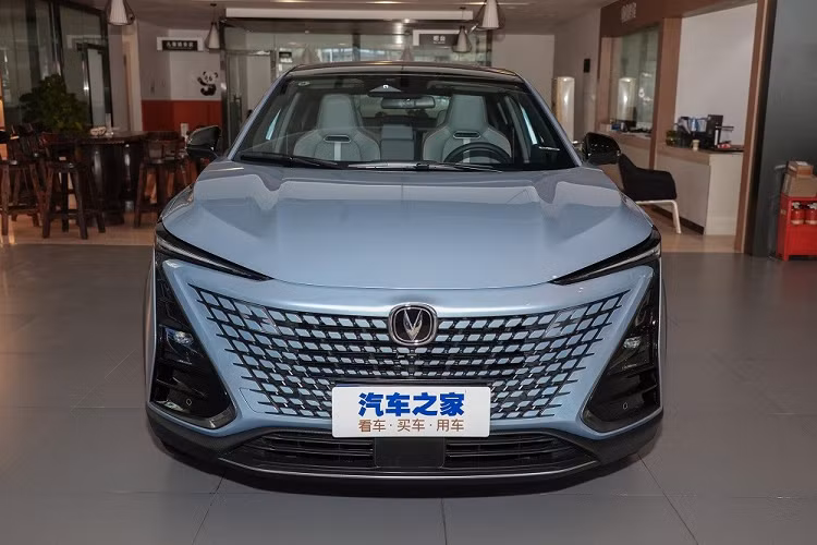 Ở phiên bản cũ, mẫu xe này dùng động cơ xăng 4 xi-lanh, tăng áp, dung tích 1.5L, sản sinh công suất tối đa 188 mã lực và mô-men xoắn cực đại 300 Nm. Động cơ kết hợp với hộp số tự động 7 cấp, hệ dẫn động 1 cầu hoặc 2 cầu. Lượng xăng tiêu thụ trung bình của động cơ này là 6,7 lít/100 km.