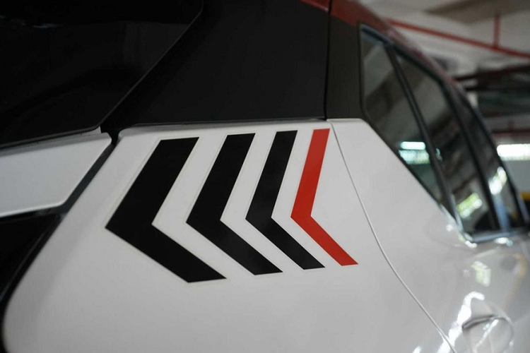 Trong khi đó, ở thị trường nước ngoài, Nissan Kicks liên tục được bổ sung phiên bản mới. Một trong số đó là phiên bản XPlay mới ra mắt thị trường Nam Mỹ. Là phiên bản bản giới hạn số lượng của Nissan Kicks 2022 mới, XPlay chỉ dành cho thị trường Nam Mỹ. Mẫu xe này có số lượng sản xuất 1.000 chiếc tại thị trường Brazil trong khi 350 chiếc còn lại dành cho Argentina và Paraguay.