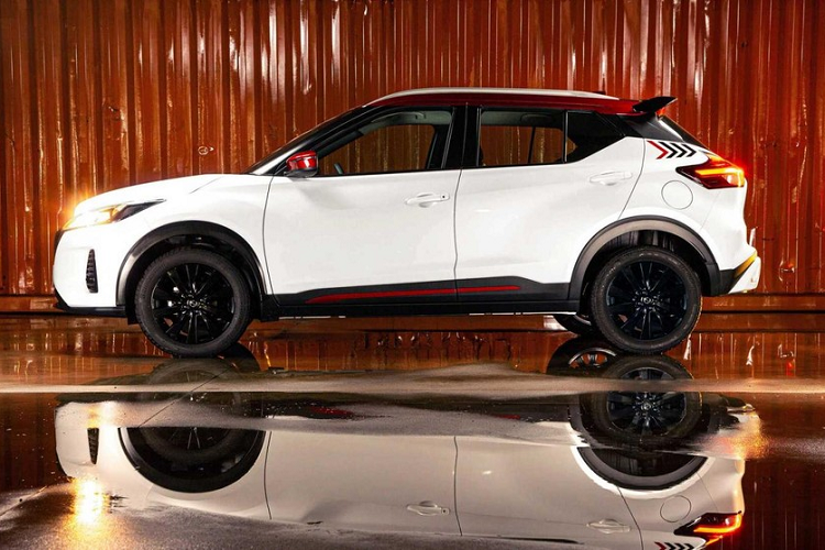 Động cơ của Nissan Kicks XPlay 2022 tại thị trường Brazil vẫn là máy 4 xi-lanh, dung tích 1.6L, sản sinh công suất tối đa 114 mã lực tại tua máy 5.600 vòng/phút và mô-men xoắn cực đại 152 Nm tại tua máy 4.000 vòng/phút. Động cơ kết hợp với hộp số biến thiên vô cấp CVT giả lập 6 cấp số.