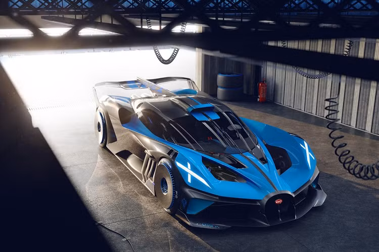  Bugatti Bolide Hãng siêu xe Bugatti đã cho chúng ta thấy rằng chế tạo chiếc hypercar nhanh nhất trên đường thẳng không phải là giới hạn tham vọng của họ. Bolide là một nguyên mẫu khác, và nó có công suất 1.824 mã lực từ động cơ W16 của Bugatti Chiron. Tuy nhiên, sự khác biệt là nó chỉ nặng 1.240 kg, qua đó có tỷ lệ trọng lượng/công suất đáng kinh ngạc là 0,67 kg/mã lực, nhờ sử dụng sợi carbon nhẹ, độ bền cao làm cơ sở cho chiếc xe.