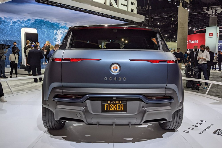 Đối với giá cả, giá xe Fisker Ocean 2023 sẽ có mức khởi điểm 37.499 USD cho bản Sport tiêu chuẩn, và tăng lên 68.999 USD cho bản Extreme và One. Quá trình sản xuất dự kiến sẽ bắt đầu từ ngày 17/11/2022, và lịch giao hàng sẽ là trong năm 2023.