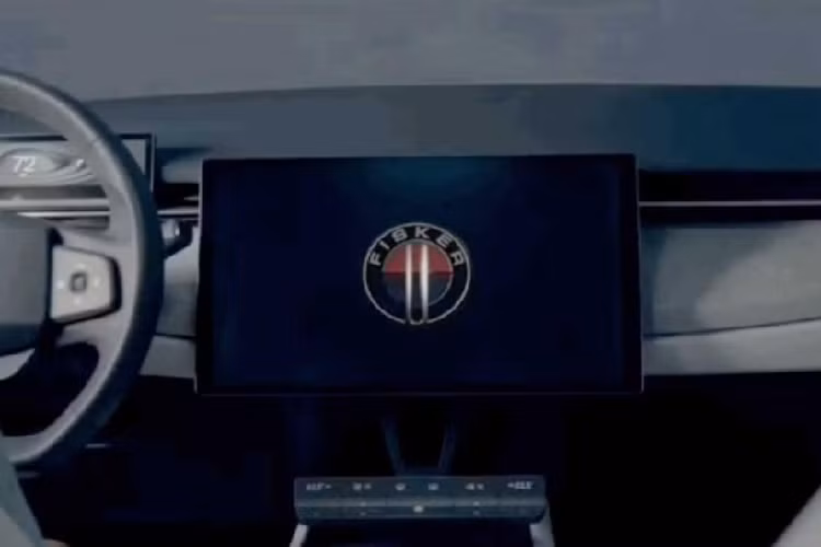 Tất cả tính năng của bản Base đều được đưa nguyên sang, nhưng với sự bổ sung của những tùy chọn an toàn như camera đỗ xe 360 độ, phanh khẩn cấp tự động phía sau, hỗ trợ giữ làn, nhận diện biển báo giao thông, và hơn thế nữa.