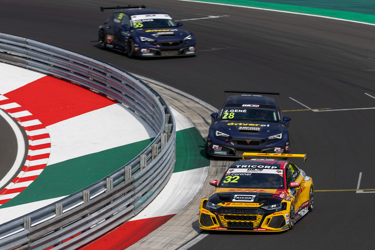 Trong quá trình này, chúng tôi đã nhận được những kinh nghiệm quý báu và mong muốn như những phản hồi từ khách hàng để có thể từng bước hoàn thiện hợn mẫu xe đua này.” Ông cho biết thêm: “Chiếc xe mới của chúng tôi là kết quả của những phản hồi từ khách hàng và sự sáng tạo của các kỹ sư đến từ Audi Sport.”