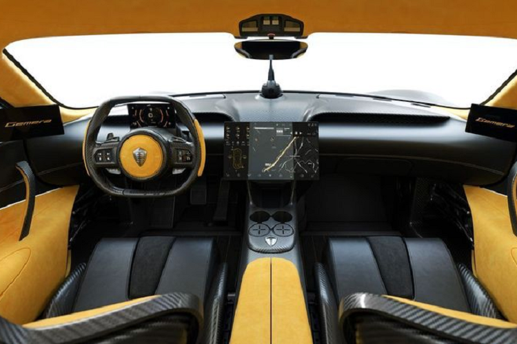 Siêu phẩm này được trang bị động cơ 3 xy-lanh 2.0L tăng áp kép Freevalve kết hợp với 3 mô-tơ điện, sản sinh công suất tới 1.700 mã lực và 3.500 Nm mô-men xoắn. Đây thực sự là một con số quá đỗi kinh khủng trong ngành xe hiện nay.