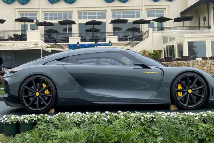 Nhờ đó, Koenigsegg Gemera có thể dễ dàng tăng tốc từ 0 - 100 km/h trong chỉ 1,9 giây. Ở chế độ chạy thuần điện, Gemera có thể di chuyển trong phạm vi 50 km nhờ bộ ắc-quy đi kèm.