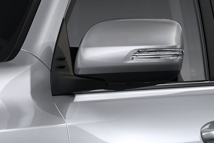 Tương tự như người "đàn anh", giá xe Toyota Land Cruiser Prado 2021 cũng đang có "lạc" tại đại lý, khi tăng lên tới gần 100 triệu đồng.