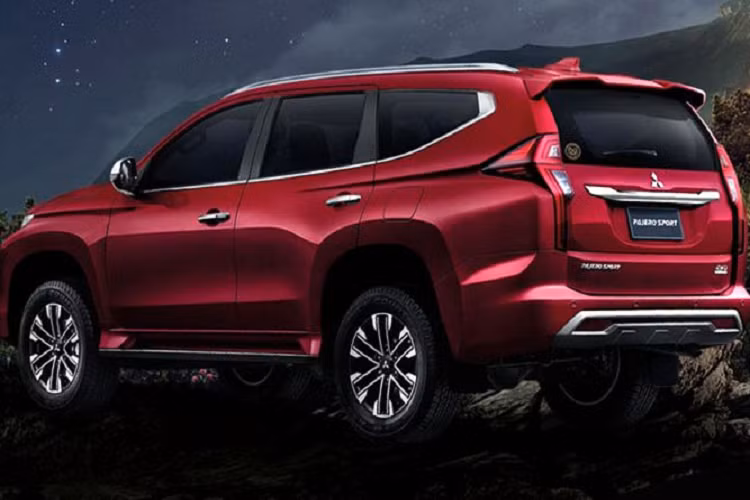 Rất có thể sau Thái Lan, Việt Nam sẽ là nước tiếp theo đón Mitsubishi Pajero Sport 2021 phiên bản Passion Red Edition, xe sẽ được nhập khẩu trực tiếp từ Thái Lan giống như dòng sản phẩm Pajero Sport hiện đang phân phối trên thị trường.