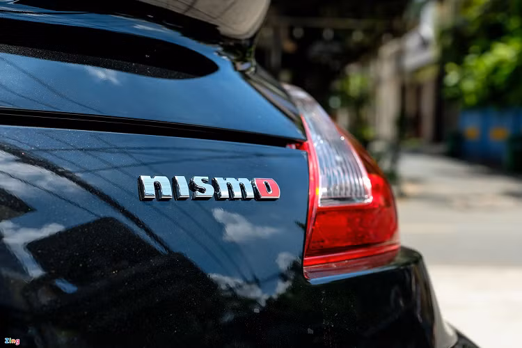 Chiếc xe được bộ phận chuyên phụ trách những dòng xe hiệu suất cao NISMO đảm nhận thiết kế và chế tạo. Tương tự như AMG của Mercedes-Benz hay M của BMW, NISMO đã thiết kế vẻ ngoài của 370Z mạnh mẽ và táo bạo hơn so với phiên bản tiêu chuẩn.