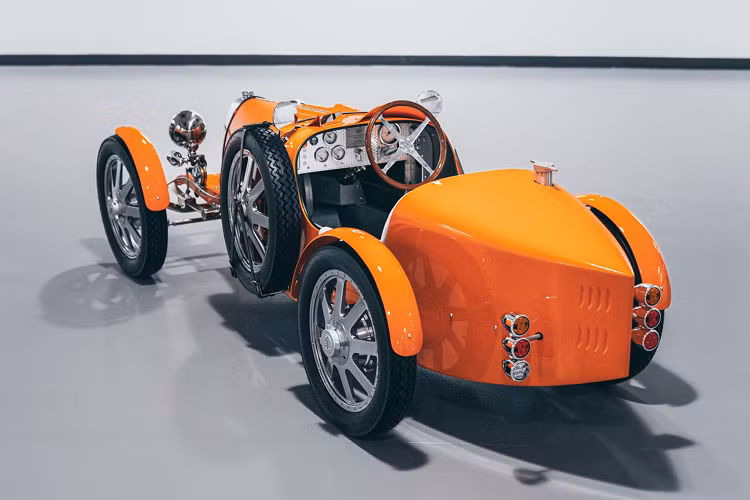 Một trong những chiếc Bugatti Baby II đầu tiên đã được giao đến một khách hàng thân thiết tại Dubai, người điều hành một sân bay tư nhân tại UAE. Chiếc xe này có màu sơn cam Jetex đặt riêng, nó được dùng để vận chuyển hành khách đến các khu vực VIP của sân bay. Chiếc xe có gói pin 2,8 kWh, hệ thống truyền động nâng cấp và đèn chiếu sáng dạng LED.