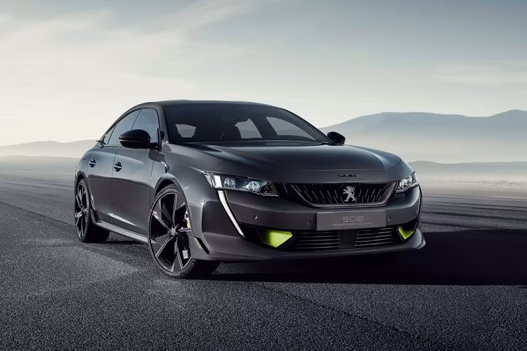 Tại thị trường Đức, 508 PSE PHEV được bán ra với 2 phiên bản sedan và wagon, mức giá xe Peugeot 508 PSE PHEV lần lượt là 66.640 euro (khoảng 80.900 USD) và 67.940 euro (gần 82.500 USD). Mức giá này cao hơn mẫu xe thể thao BMW M340i xDrive có giá 63.000 euro (khoảng 76.500 USD).