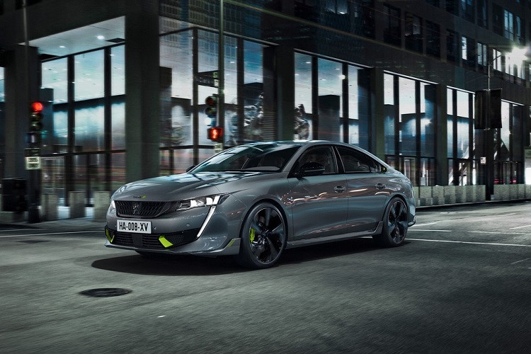 Danh sách tính năng an toàn chủ động trên Peugeot 508 PSE PHEV bao gồm kiểm soát hành trình thích ứng, phanh tự động hạn chế va chạm, cảnh báo lệch làn, hỗ trợ quan sát ban đêm (Night Vision)...