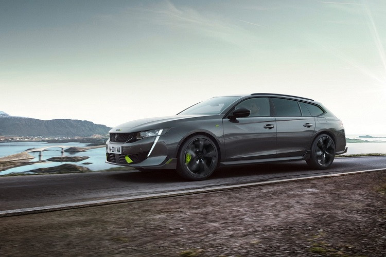 Cả 2 model Peugeot 508 PSE PHEV đời mới cùng sử dụng hộp số tự động 8 cấp và hệ dẫn động 4 bánh toàn thời gian. Nhà sản xuất cho biết xe có khả năng tăng tốc 0-100 km/h trong 5,2 giây và vận tốc tối đa là 250 km/h.