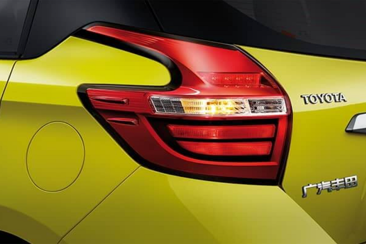 Ngay cả trang bị an toàn của Toyota Yaris L 2022 tại Trung Quốc cũng khá khiêm tốn với hệ thống hỗ trợ khởi hành ngang dốc, hệ thống cân bằng điện tử, hệ thống cảnh bảo áp suất lốp và hệ thống chống bó cứng phanh ABS. Trong khi đó, Toyota Yaris L X 2022 có thêm camera lùi, 2 túi khí trước và 2 túi khí bên.