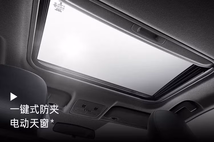 Động cơ đồng hành với hộp số biến thiên vô cấp CVT và chỉ tiêu thụ lượng xăng trung bình 4,9 lít/100 km.