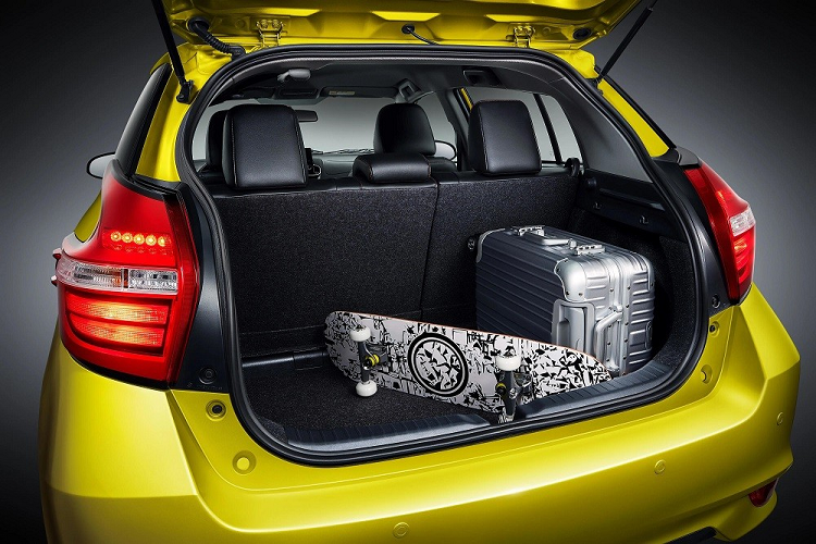 Trong khi đó, giá xe Toyota Yaris L X 2022 cho 3 phiên bản bán ra từ 89.800 - 103.800 Nhân dân tệ (314 - 363 triệu đồng).