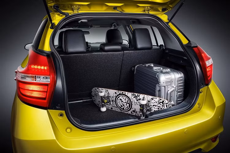 Trong khi đó, giá xe Toyota Yaris L X 2022 cho 3 phiên bản bán ra từ 89.800 - 103.800 Nhân dân tệ (314 - 363 triệu đồng).