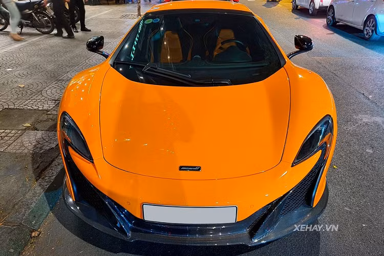 Theo nhà sản xuất, McLaren 650S Spider bản mui trần chỉ nặng hơn đúng 40 kg so với bản coupe. Về truyền động, siêu phẩm McLaren 650S Spider được trang bị động cơ tăng áp kép V8 3.8L cho ra công suất tối đa 641 mã lực và mô-men xoắn cực đại 678Nm, đi kèm với hộp số ly hợp kép 7 cấp. Từ đó, 650S Spider có thể tăng tốc từ 0 – 100 km/h trong chưa tới 3 giây, trước khi đạt vận tốc tối đa 333 km/h.