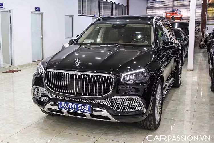 Đây chính là một trong số ít những chiếc Mercedes-Benz SUV mang trên mình nhãn hiệu Maybach, chỉ sau G650 Landaulet. Ở phiên bản Mercedes-Benz GLS 600 Maybach mới, chiếc GLS đã được nâng cấp với các chi tiết sang trọng bậc nhất, cấu hình chỉ với 4 chỗ ngồi cùng các ghế được thiết kế thoải mái, khoang nội thất rộng rãi cùng những tiện nghi hàng đầu mà thương hiệu có thể cung cấp.