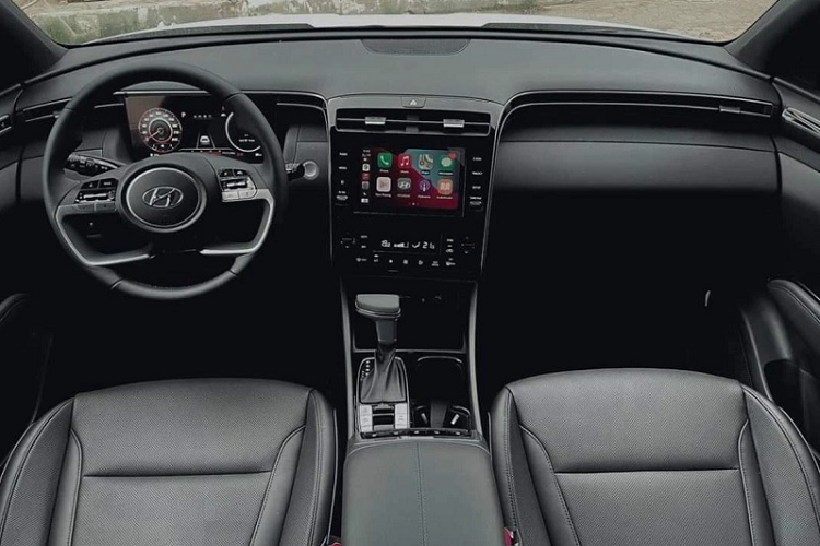 Hyundai Tucson 2022 vẫn sử dụng ba loại hộp số tương tự như thế hệ tiền nhiệm, bao gồm hộp số tự động 6 cấp, hộp số tự động 8 cấp và hộp số tự động ly hợp kép 7 cấp. Cả 4 phiên bản với cấu hình động cơ khác nhau này đều được sản xuất tại Việt Nam, tuy nhiên TC Motor hiện chưa công bố bất kỳ thông tin nào về Hyundai Tucson 2022.