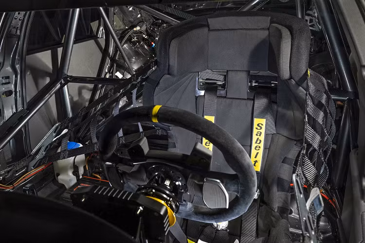 Audi tuyên bố xe đua Audi RS 3 LMS là mẫu xe TCR có số lượng thiết bị an toàn tiêu chuẩn nhiều nhất. Ghế lái được đặt gần vị trí trung tâm giúp tăng khả năng bảo vệ, trong khi hệ thống cửa sổ phía trên cho phép nhân viên cứu hộ tiếp cận tay đua dễ dàng hơn.