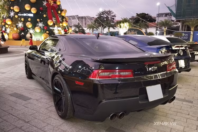 Cụ thể, xe được nâng cấp thêm bộ siêu nạp của West Bend Dyno Tuning, giúp công suất xe tăng 170 mã lực so với ban đầu. Không rõ sức mạnh mới sẽ giúp chiếc Chevrolet Camaro ZL1 này nhanh tới mức nào, vì ở dạng tiêu chuẩn, xe đã có tốc độ tối đa 296 km/h, tăng tốc từ 0 - 100 km/h trong khoảng 4 giây. 