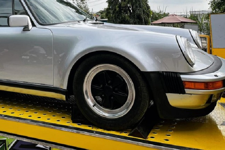 Để sở hữu danh hiệu này, Porsche 930 Turbo mới được ông Đặng Lê Nguyên Vũ chốt giao dịch sở hữu khối động cơ 6 xy-lanh, dung tích 3.3 lít, tăng áp, sản sinh ra công suất tối đa 282 mã lực tại vòng tua máy 5.500 vòng/phút và mô-men xoắn cực đại 412 Nm tại vòng tua 4.000 vòng/phút.