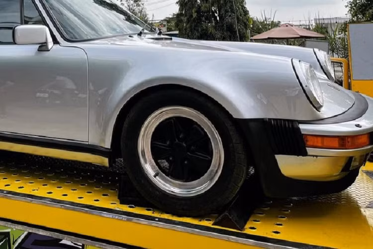 Để sở hữu danh hiệu này, Porsche 930 Turbo mới được ông Đặng Lê Nguyên Vũ chốt giao dịch sở hữu khối động cơ 6 xy-lanh, dung tích 3.3 lít, tăng áp, sản sinh ra công suất tối đa 282 mã lực tại vòng tua máy 5.500 vòng/phút và mô-men xoắn cực đại 412 Nm tại vòng tua 4.000 vòng/phút.