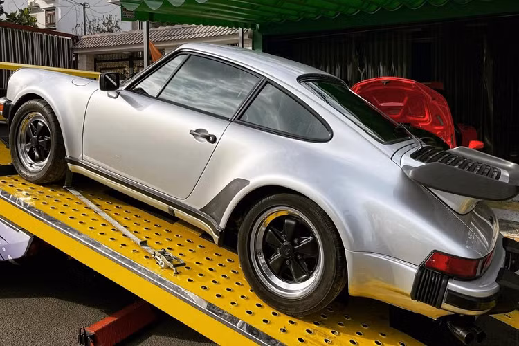 Dù 2 năm trôi qua, ngài "Qua" đã bán đi rất nhiều siêu xe, xe thể thao cũng như xe SUV của mình sở hữu nhưng cũng chi hầu bao tậu về garage những mẫu xe mình yêu thích, đó có thể là một chiếc xe Ford Mustang đời củ hay các dòng xe thể thao có giá dưới 1 tỷ đồng hay cả SUV và siêu xe.