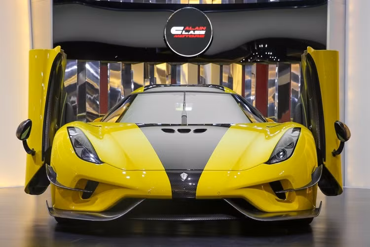 Đại lý siêu xe Al Ain Class Motors ở Dubai, Các tiểu Vương quốc Ả rập Thống nhất không chỉ gây chú ý với giới mê xe trên thế giới mà còn ở các bạn trẻ yêu xe tại Việt Nam. Lý do là đã có đến 4 chiếc siêu xe hypercar được giới nhà giàu Việt mang về nước được mua từ đại lý này như Pagani Huayra, Koenigsegg CCX, Porsche 918 Spyder hay McLaren Senna và Koenigsegg Regera triệu đô.