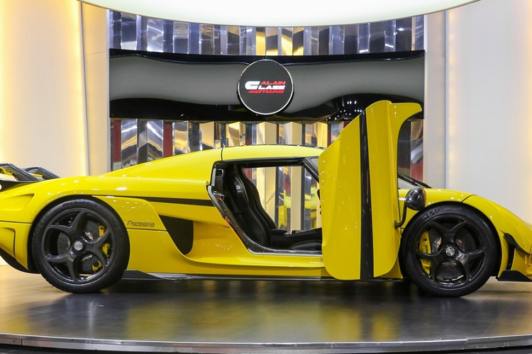 Siêu xe Koenigsegg Regera của tay đua F1 Adrian Sutil không có hộp số như các mẫu siêu xe truyền thống khác, thay vào đó, hãng siêu xe Koenigsegg sẽ sử dụng cơ cấu truyền động trực tiếp Direct Drive cho mẫu xe Regera của mình.