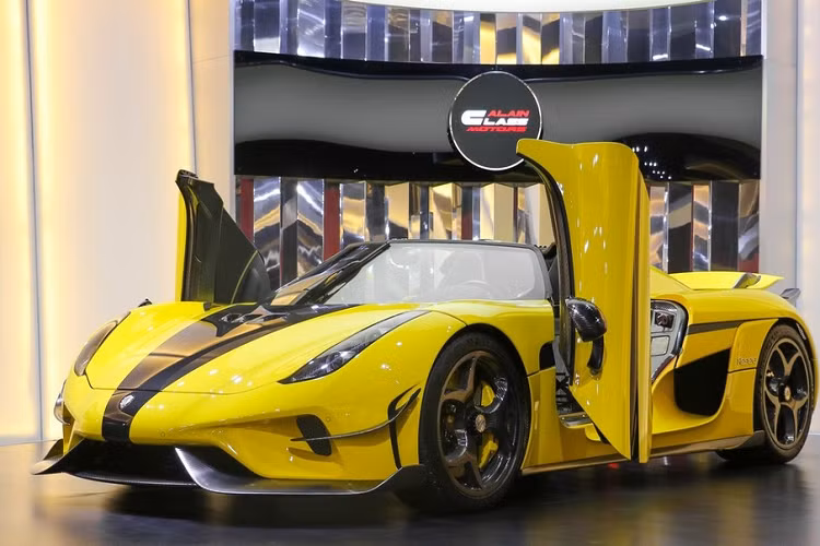 Trong số hàng trăm chiếc xe hypercar được đại lý Al Ain Class Motors mua về bán cho các khách hàng có những siêu phẩm với số lượng sản xuất giới 100 chiếc được cho rất khó mua trên thế giới. Chẳng hạn như mẫu siêu xe Koenigsegg Regera chỉ được cho ra đời 80 chiếc đã có ít nhất 1 xe về đại lý Al Ain Class Motors nhưng hiện cũng đã không còn xuất hiện ở đây do có khách hàng đặt mua.