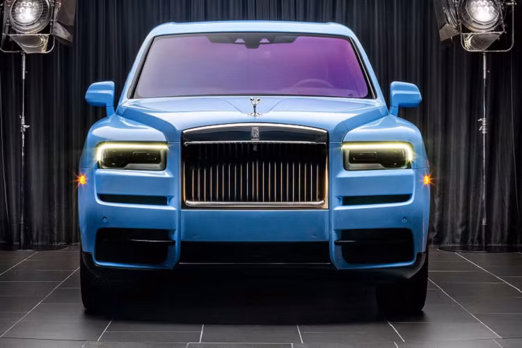 Hãng xe Anh quốc chưa công bố giá bán cụ thể của từng tùy chọn màu mới, nhưng chắc chắn xe sẽ có giá cao hơn 330.000 USD của Cullinan tiêu chuẩn.