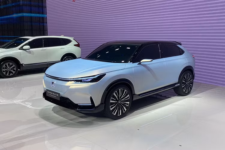 Theo hãng Honda, SUV e:prototype của Honda là hình ảnh xem trước cho một mẫu SUV chạy điện hoàn toàn mới sẽ được bày bán trên thị trường vào mùa xuân năm 2022. Đây đồng thời là 1 trong 10 mẫu ô tô điện mà Honda sẽ tung ra ở thị trường Trung Quốc trong thời gian 5 năm tới.