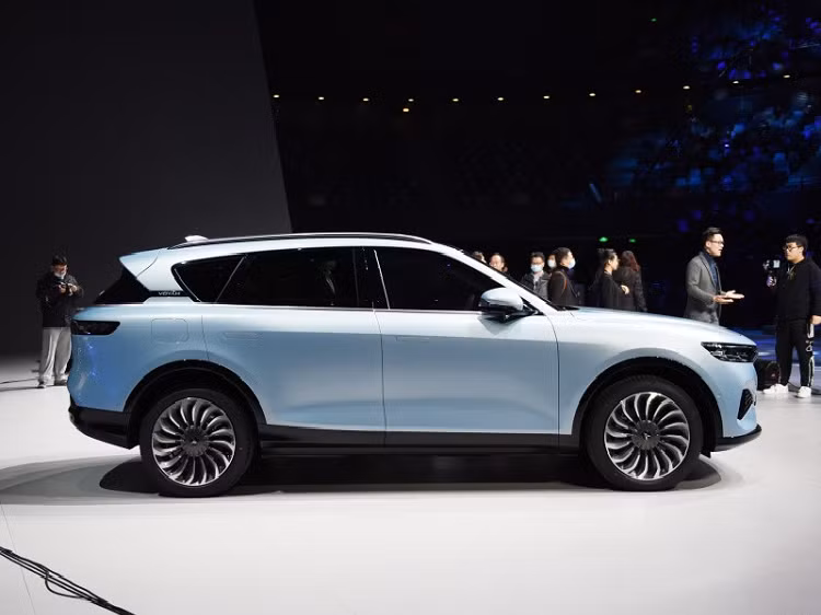 Hiện hãng Honda chưa công bố thông tin về hệ truyền động của SUV e:prototype. Chỉ biết rằng, mẫu SUV chạy điện hoàn toàn mới của hãng Honda sẽ được trang bị hệ thống Honda Connect thế hệ thứ 3. 