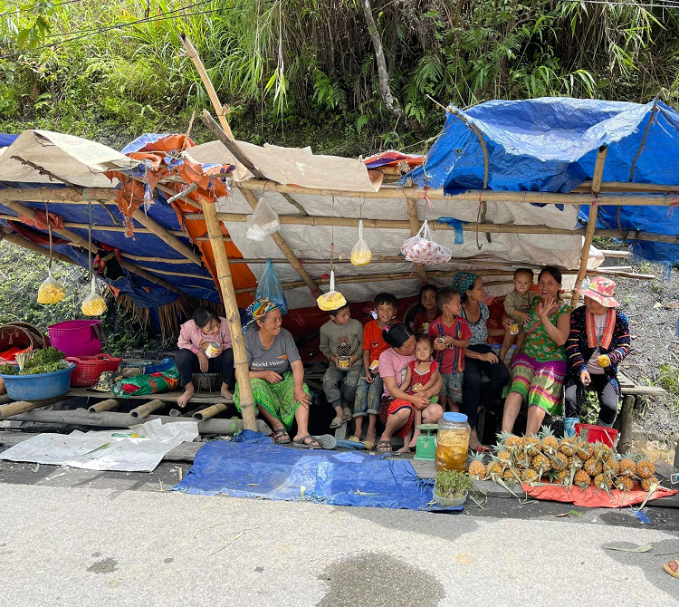 Ong Doan Ngoc Hai quay xe 10km de mua hang tram qua dua chi vi dieu nay-Hinh-4