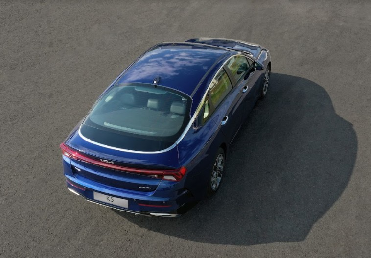 Kia K5 được ứng dụng hệ thống hỗ trợ an toàn chủ động cao cấp ADAS bao gồm các tính năng: Camera quan sát toàn cảnh (AVM); Quan sát điểm mù qua hình ảnh (BVM); Cảnh báo điểm mù (BCW); Hỗ trợ mở cửa xe an toàn (SEA). Bên cạnh đó, xe còn được trang bị thêm các tính năng an toàn nâng cao: Cảm biến áp suất lốp (TPMS); Nhắc nhở kiểm tra hàng ghế sau (ROA); Cảm biến hỗ trợ đỗ xe trước – sau (PDW); Kiểm soát hành trình - Cruise Control.