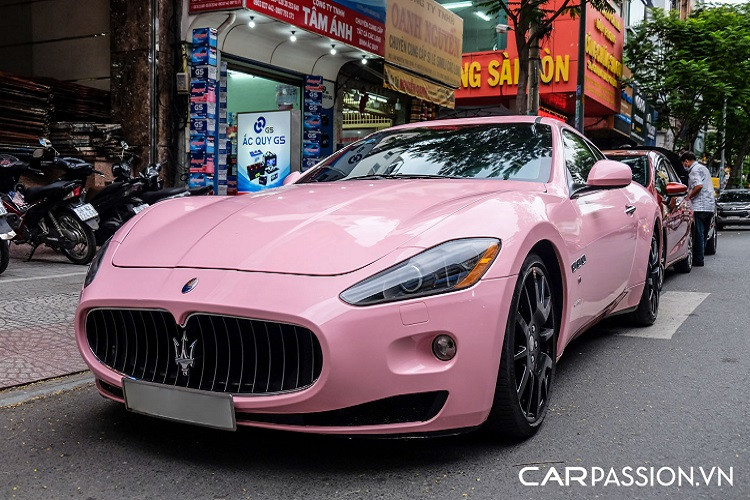 Maserati GranTurismo được trang bị khối động cơ V8 hút khí tự nhiên thừa hưởng từ "siêu ngựa" Ferrari F430 có dung tích 4.2 lít, sản sinh công suất tối đa 405 mã lực. Nhờ hộp số tự động ZF 6 cấp, mẫu xe thể thao đến từ nước Ý có thể lao đi với vận tốc chóng mặt và chỉ mất 4,9 giây để tăng tốc từ 0-100 km/h.