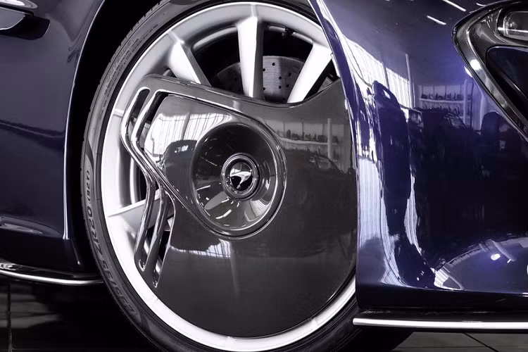 Điểm đặc biệt trên chiếc siêu xe triệu đô McLaren Speedtail đang rao bán này chính là việc đồng hồ công tơ mét của xe chỉ dừng lại ở 1, con số thể hiện quyền uy và là bắt đầu 1 dãy số, giới sành xe rất thích mua xe có số thứ tự 01.