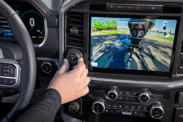 Tại thị trường Bắc Mỹ, Ford F-150 2021 bản Limited có giá bán khởi điểm từ 70.825 USD (khoảng 1,635 tỷ đồng). Sau khi về Việt Nam, giá xe Ford F-150 2021 bản Limited có mức bán ra dự đoán không dưới 4 tỷ đồng.