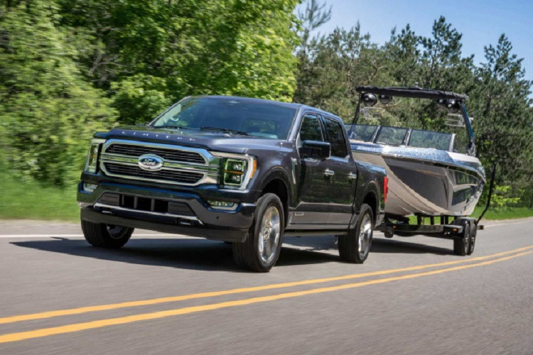 Được biết trong thời gian sắp tới, giới nhập khẩu xe tư nhân hứa hẹn sẽ đưa về nước nhiều mẫu xe bán tải cỡ lớn Ford F-150 hơn, trong đó sẽ có cả bản Raptor 2021 mới ra mắt các đây không lâu nhằm phục vụ các đại gia Việt.