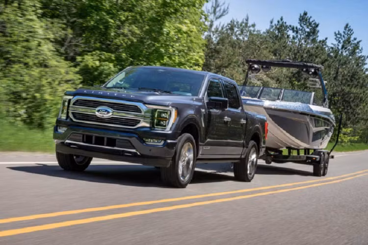 Được biết trong thời gian sắp tới, giới nhập khẩu xe tư nhân hứa hẹn sẽ đưa về nước nhiều mẫu xe bán tải cỡ lớn Ford F-150 hơn, trong đó sẽ có cả bản Raptor 2021 mới ra mắt các đây không lâu nhằm phục vụ các đại gia Việt.