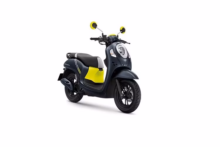 Xe được trang bị sẵn phanh đĩa trên mọi phiên bản nhằm tăng hiệu năng hãm tốc độ. Về sức mạnh, Scoopy 2022 vẫn sử dụng khối động cơ eSP xy lanh đơn dung tích 125cc, tích hợp công nghệ phun xăng điện tử PGM-FI. 