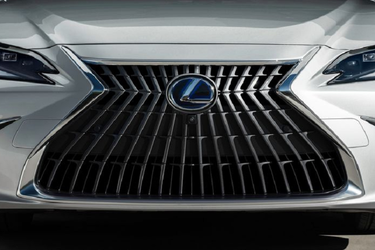 Hệ thống kiểm soát hành trình chủ động bằng radar của xe cũng được nâng cấp với "chức năng vượt êm ái".