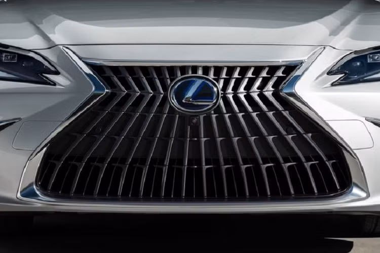 Hệ thống kiểm soát hành trình chủ động bằng radar của xe cũng được nâng cấp với "chức năng vượt êm ái".