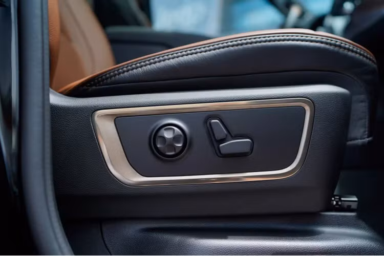 Tại Việt Nam, phân khúc bán tải cỡ lớn nhập khẩu tư nhân có giá bán 4 – 5 tỷ đồng luôn mang một sức hấp dẫn đặc biệt, nhất là đối với một nhóm nhỏ khách hàng có điều kiện kinh tế khá giả.