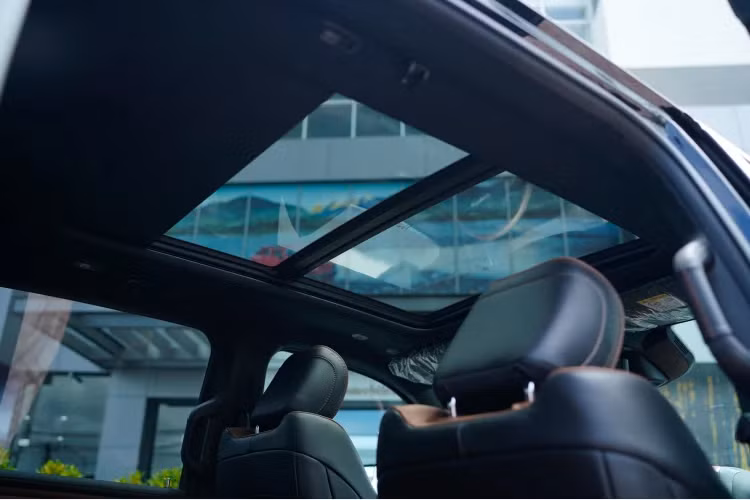 RAM 1500 chắc chắn sẽ hấp dẫn nhóm khách hàng yêu thích bán tải cỡ lớn mang nhiều ưu điểm như sử dụng động cơ mạnh mẽ, vận hành linh hoạt và nội thất rộng rãi.