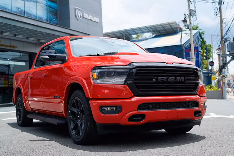 Đơn vị nhập khẩu và phân phối chính hãng thương hiệu RAM tại Việt Nam cũng chính là đơn vị nhập khẩu của thương hiệu xe Jeep. RAM Việt Nam phân phối dòng bán tải cỡ lớn RAM 1500 nhập Mỹ, xe được bán ra tổng cộng 3 phiên bản khác nhau.