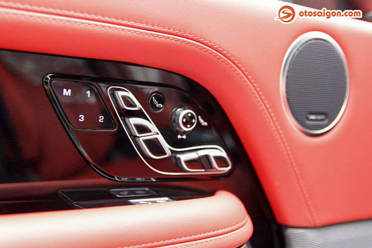 Cung cấp sức mạnh cho mẫu SUV này là khối động cơ xăng dung tích 3 lít, tăng áp tích hợp động cơ mild-hybrid sử dụng khối pin 48V, giúp sản sinh công suất 394 mã lực và mô-men xoắn cực đại 535 Nm. Hộp số tự động 8 cấp và hệ dẫn động bốn bánh. Xe có vận tốc tối đa 225 km/giờ