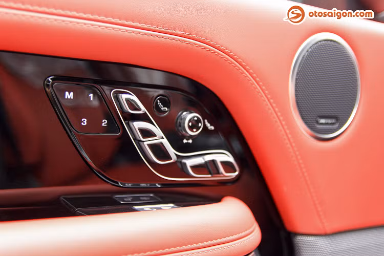 Cung cấp sức mạnh cho mẫu SUV này là khối động cơ xăng dung tích 3 lít, tăng áp tích hợp động cơ mild-hybrid sử dụng khối pin 48V, giúp sản sinh công suất 394 mã lực và mô-men xoắn cực đại 535 Nm. Hộp số tự động 8 cấp và hệ dẫn động bốn bánh. Xe có vận tốc tối đa 225 km/giờ