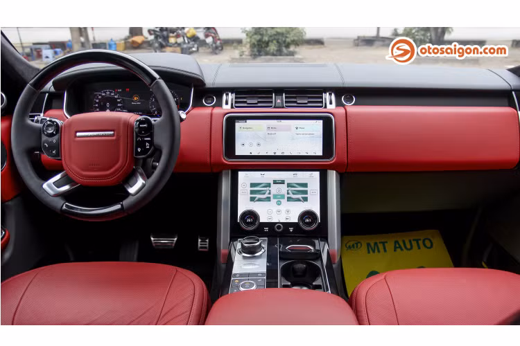 Khi hạ gầm, khoảng sáng gầm chỉ là 220 mm, giúp người lái và hành khách lên, xuống xe đều rất dễ dàng. Thao tác hạ gầm cũng có thể được thực hiện từ cốp sau, khi hành khách muốn đưa hành lý lên xe.